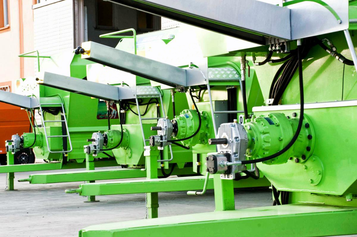 Latest company Cases about ANIMAL FEED MIXING MACHINE APPLIED GEAR MOTOR
